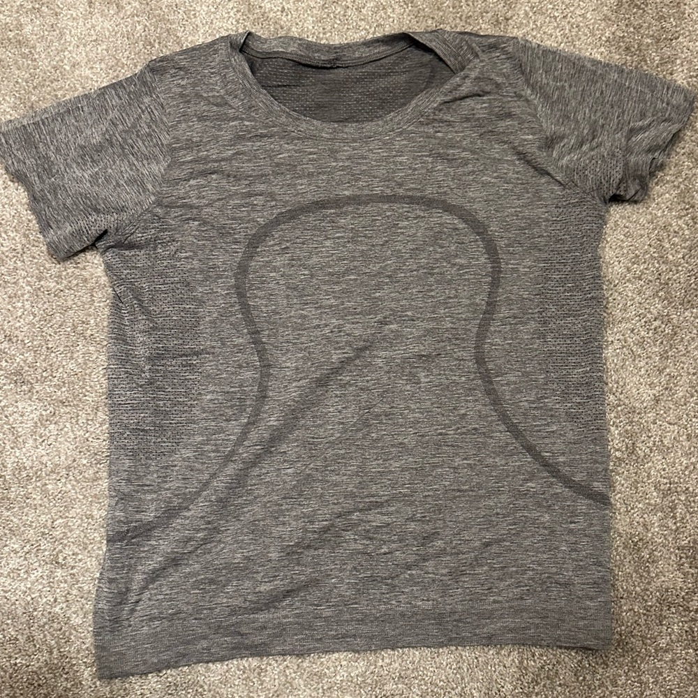 Lululemon swiftly breeze relaxed ss short sleeved heather grey shirt size 10